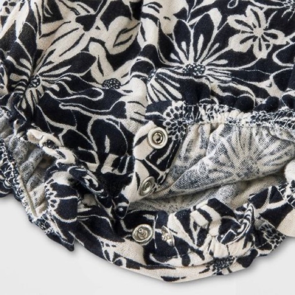 Cat & Jack Baby Girls Ruffle Sleeve Romper - Picture 4 of 8